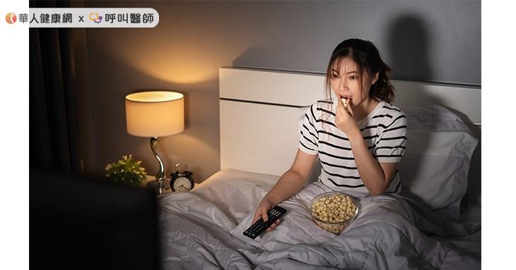 熬夜1個月以上,脂肪肝風險增加,不僅如此,心血管疾病、高血壓、肥胖、第二型糖尿病等風險都會增加。