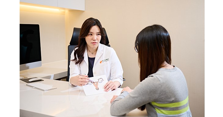 李怡萱醫師表示,現代女性邁入30至35歲黃金生育期時,往往仍處於事業上升期,或尚未遇到合適伴侶;根據TFC統計,近5年凍卵人數成長近3成,主要族群集中於31至35歲。(圖片提供/TFC臺北生殖中心)