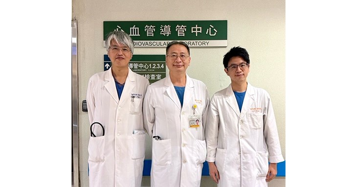左起:陳俊吉主任、謝宜璋主任、陳東藝醫師。(圖片提供/長庚醫院)