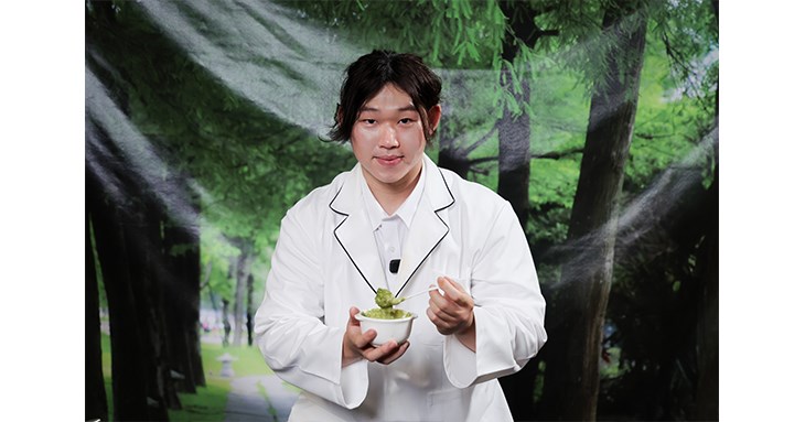 花蓮慈濟醫院營養科團隊與花現蔬福社將端午節慶、蔬食概念與夏季冰品結合,推出「翡翠抹茶豆漿冰淇淋」,讓傳統節慶飲食多了健康與創新的選擇。(圖片提供/花蓮慈濟醫院)