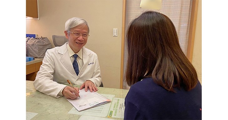 陳明哲醫師指出,對於卵巢功能很差且高齡的婦女來說,懷孕很困難。做試管遇到的大難題就是卵子很少,要花很多時間反覆取卵、用藥,對婦女來說很辛苦。「在培養卵子成熟的過程中,需要衡量施打排卵針劑劑量的多寡、用藥也要非常精準。(圖片提供/茂盛醫院)