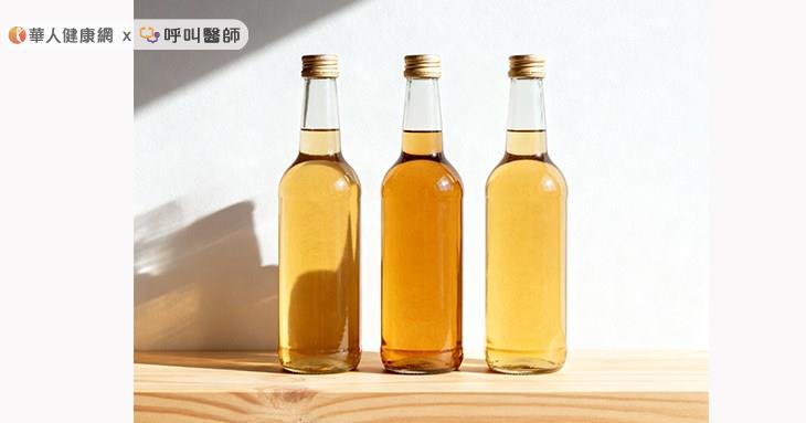 不同油品各有用途,例如高溫油炸可選擇耐熱性較高的油品,而低溫涼拌則可選擇保留較多天然營養成分的油脂。重點不是排斥精煉油,而是依照料理方式正確選用。
