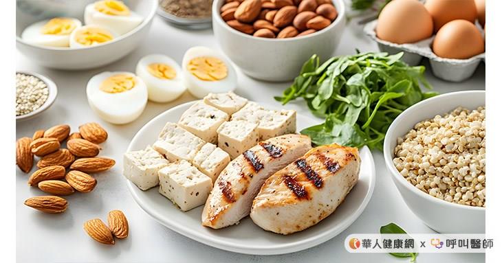 若真的很想吃東西,可先選擇茶葉蛋、無糖豆漿、毛豆、豆干、雞胸肉,或或滷味中的蛋類、豆腐與青菜,先補足身體真正需要的營養。